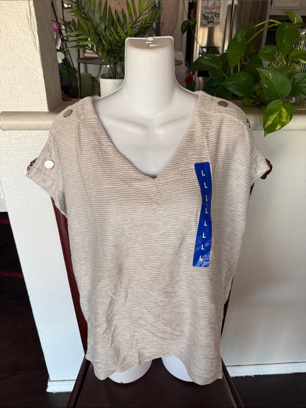 Jones New York Casual V-Neck Short Sleeve with Buttons on side  Light Beige